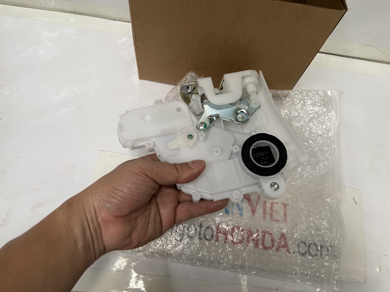 Khóa ngậm cửa xe Honda CRV 2009-2011